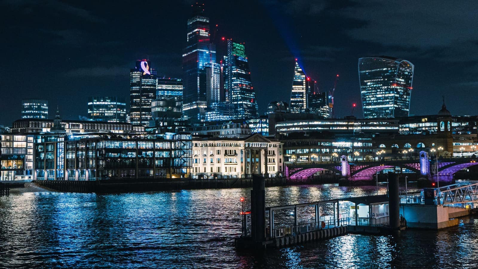 Offshore call centre outsourcing for UK and London companies delivered from the CrossShore India delivery centre
